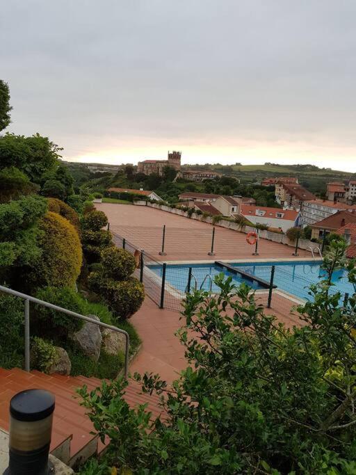 Terraza Y Piscina Con Vistas Espectaculares Al Mar Parking Cubierto Apartment San Vicente De La Barquera Exterior photo